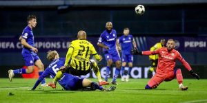 Dinamo đấu với Dortmund